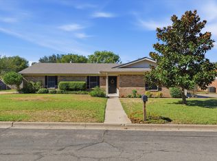 213 Travis Ln, Hewitt, TX 76643