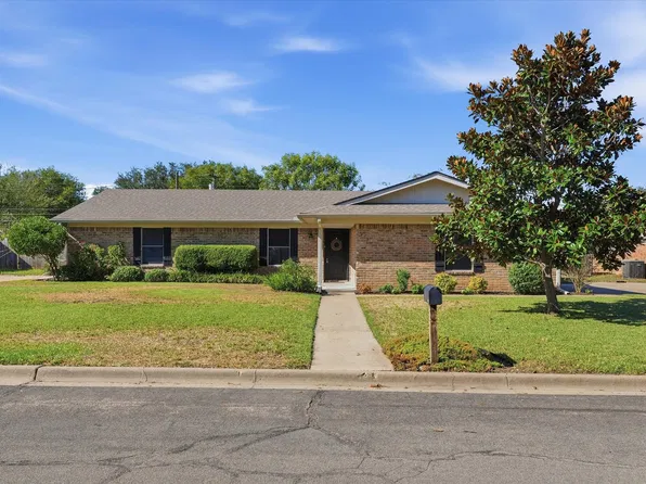 213 Travis Ln, Hewitt, TX 76643