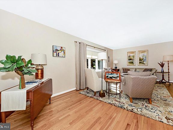 4th image of 8022 Fieldstone Dr