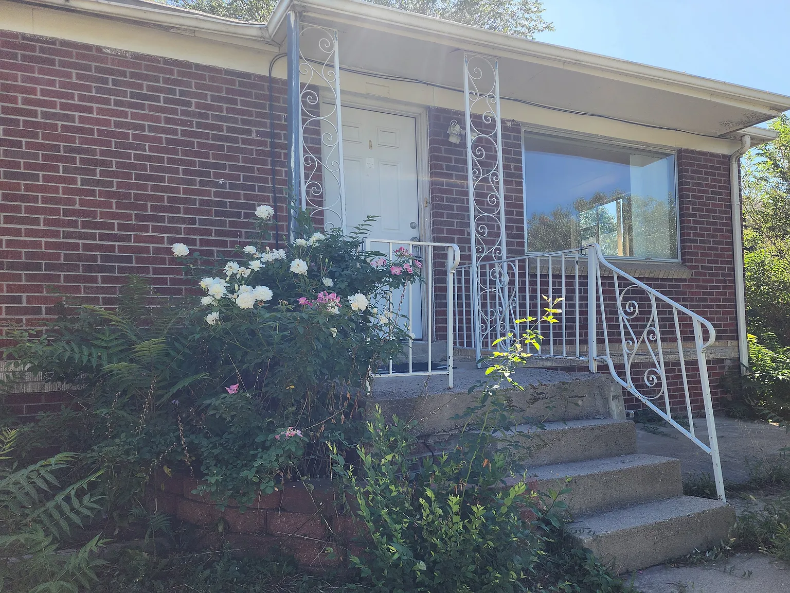 2 bed, 1.5 bath, 858 sqft, $2,000 — Photo 2