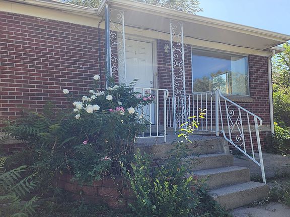 2nd image of 626 Stuart St