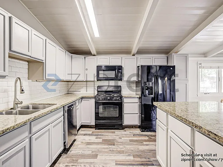 803 Virginia Dr — Photo 5