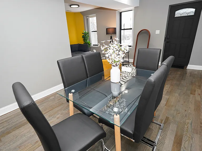 321 S Richmond St #1 — Photo 5