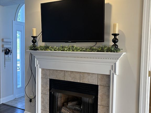 5th image of 205 Barkwood St