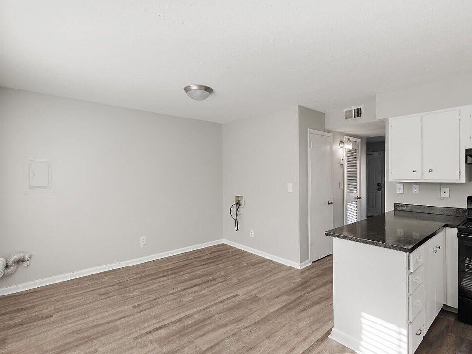 1st image of 136 Main St