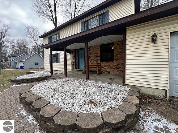 2nd image of 102 Blossom Ave
