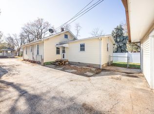 116 E 2nd St, Roxana, IL 62084
