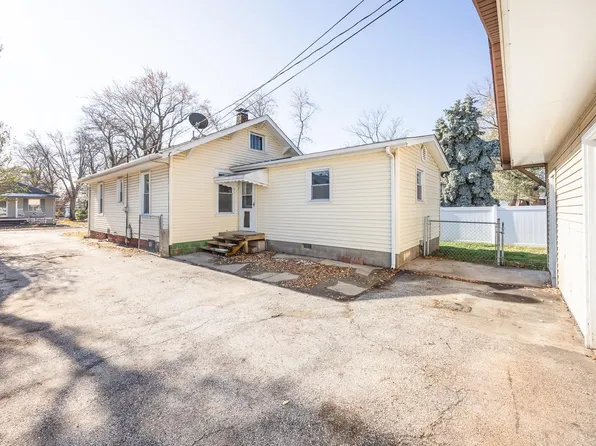 116 E 2nd St, Roxana, IL 62084
