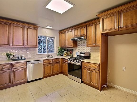 2nd image of 517 Fremont Ln