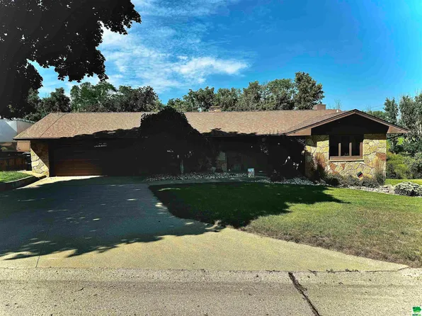 900 Hillside St, Cherokee, IA 51012