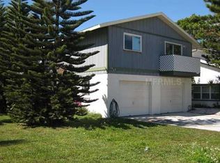 3008 Gulf Dr, Holmes Beach, FL 34217