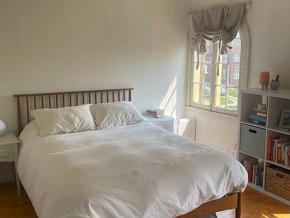 3rd image of 894 Saint Clair Ave APT 300