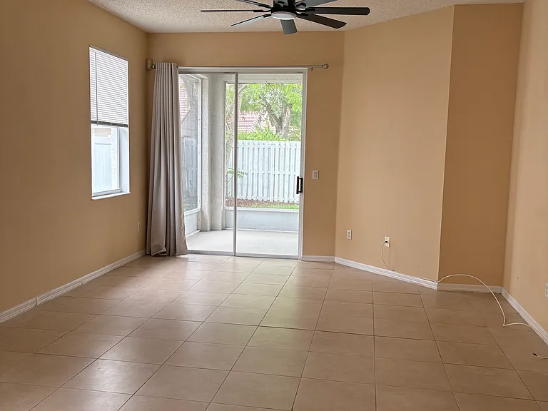 906 Glen Abbey Cir — Photo 11