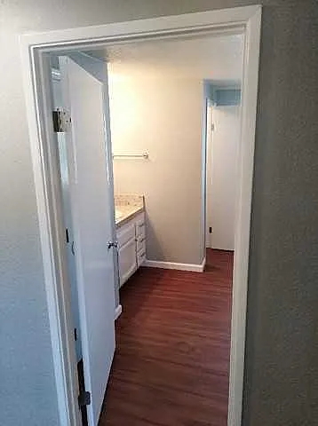 Churchill Village Apartments — Photo 121