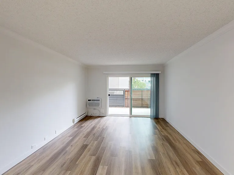 Eight 80 Newport Beach — Photo 141