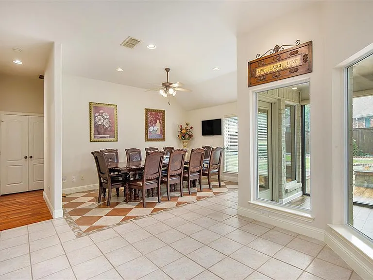 6925 Katherine Ct — Photo 8