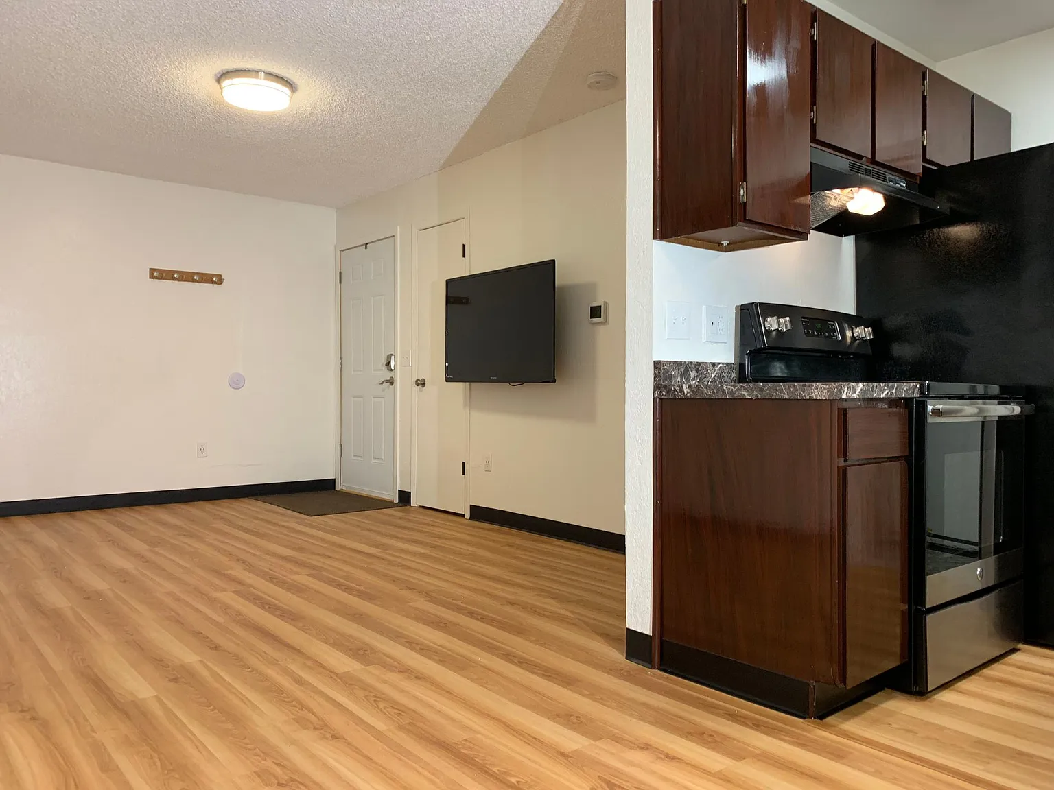 1611 Juneau Dr — Photo 3