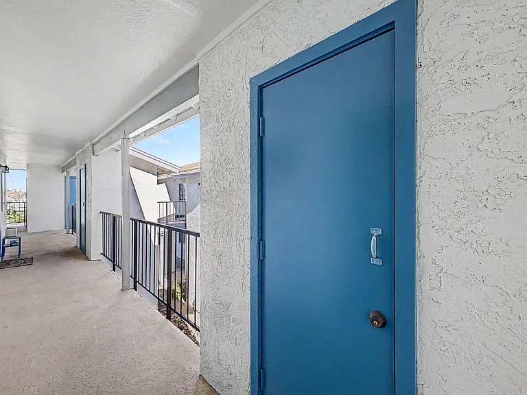 Twin Palms Apartments — Photo 19