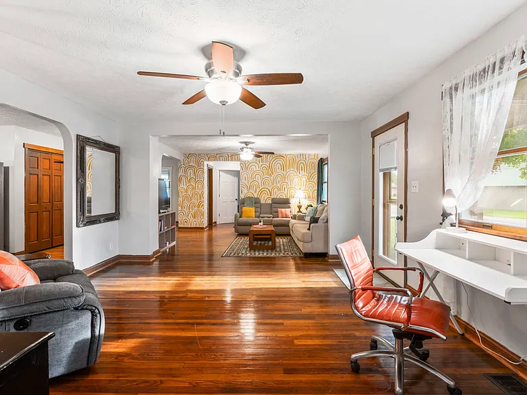 2302 Porter St — Photo 11