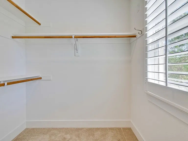 156 Linfield Dr — Photo 18