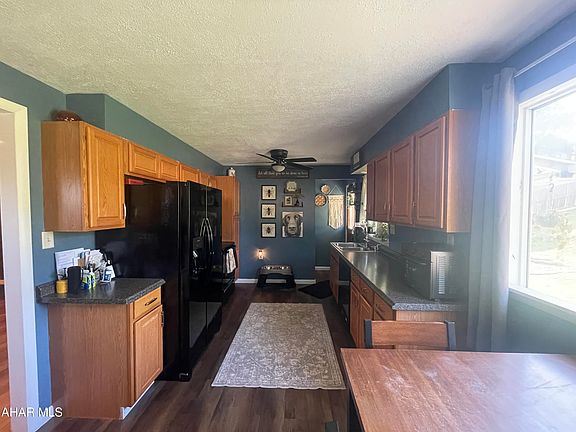 5th image of 1162 Maple Hollow Rd
