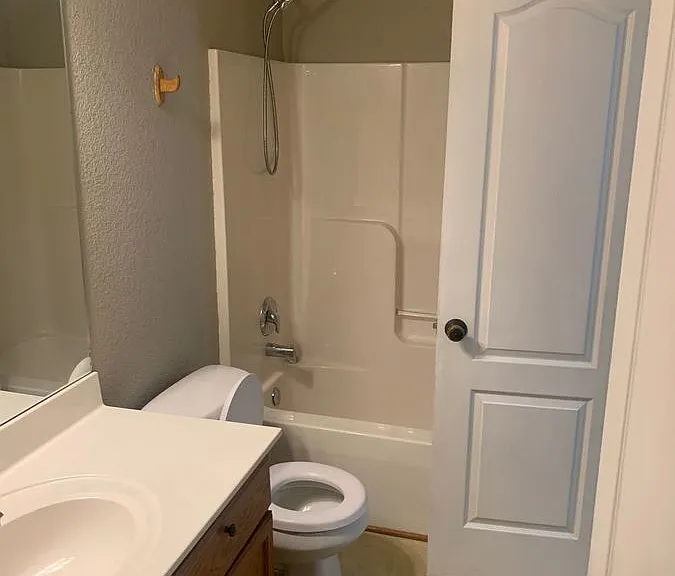 1626 NW Jordan Ct — Photo 9