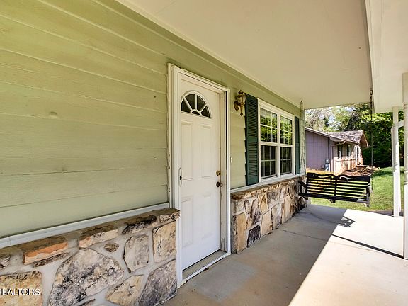 3rd image of 1309 Whittbier Dr