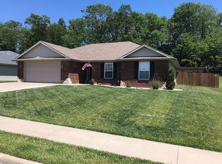 125 Sommer Ct, Holts Summit, MO 65043