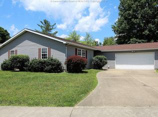 316 Sunset Dr, Hurricane, WV 25526