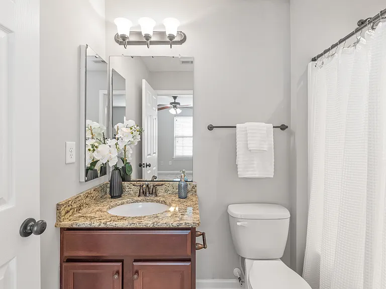 241 N Irwin Ave — Photo 14
