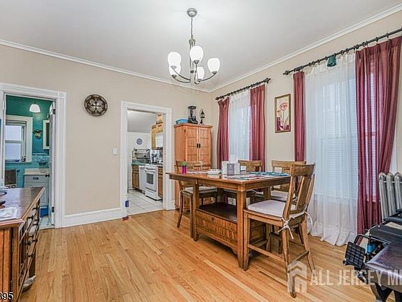 5th image of 153 W Union Ave