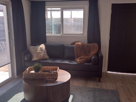 Livingroom with high quality leather couch