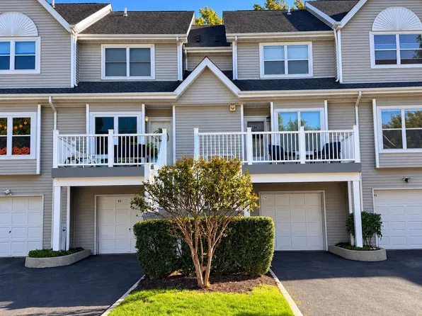 94 Leeward Lane, Port Jefferson, NY 11777