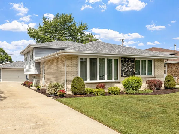 8424 Moody Ave, Burbank, IL 60459