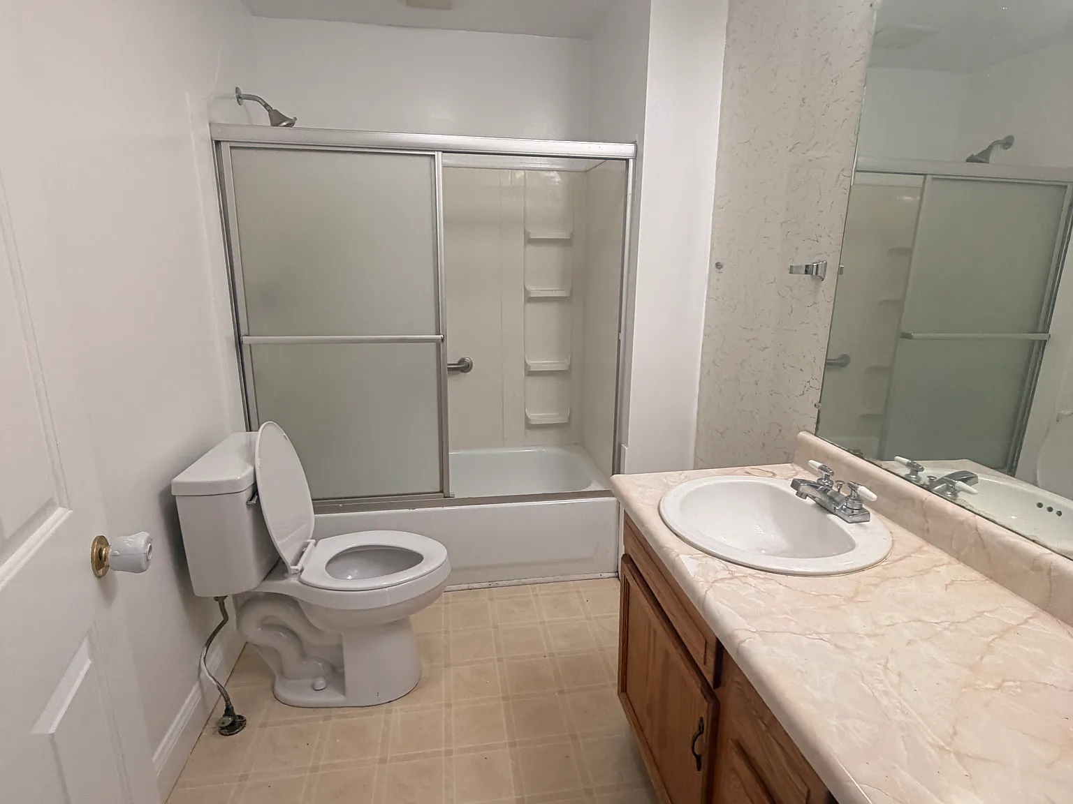 3 bed, 1092 sqft, $1,300 — Photo 1