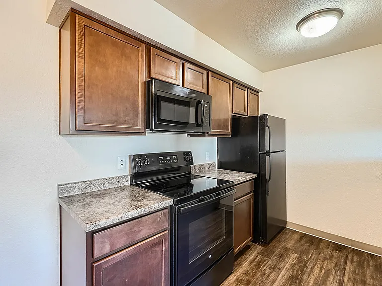 Enjoy cooking in this stylish kitchen equipped with top-notch appliances and elegant finishes.
