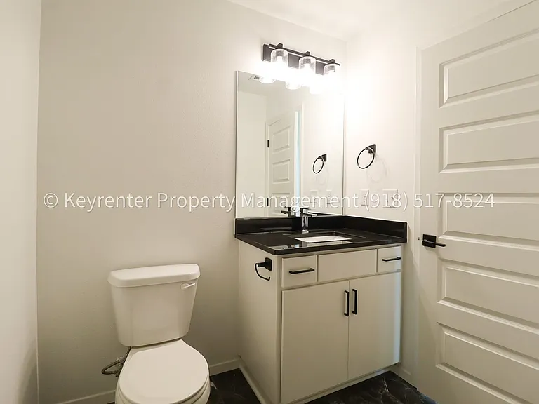 2908 S Redwood Ave — Photo 40