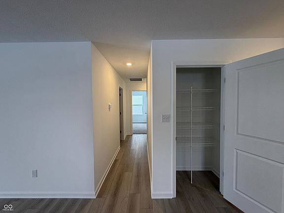 5th image of 6696 Blackthorne Dr