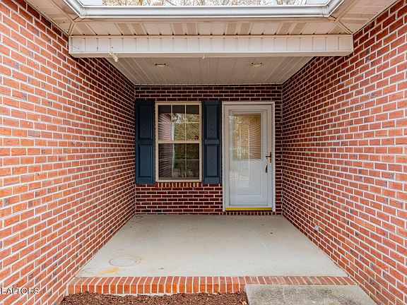 3rd image of 5224 Avery Woods Ln