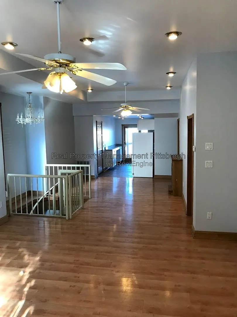 3 bed, 2.0 bath, 1350 sqft, $2,100 — Photo 2