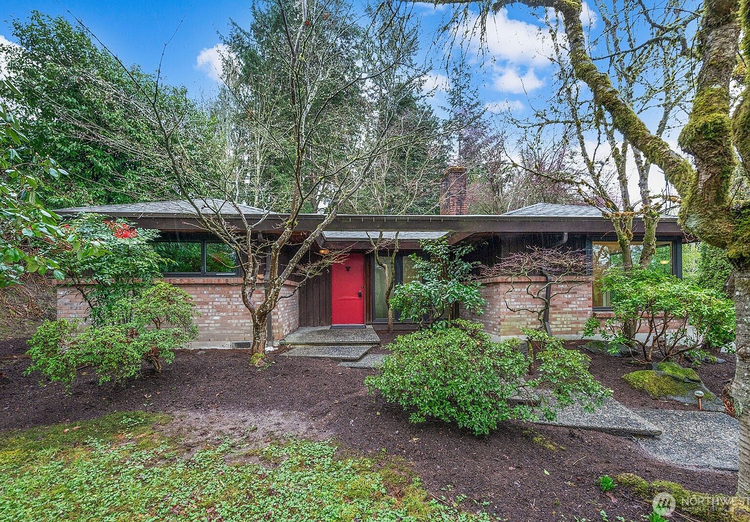 2743 NE 100th Street, Seattle, WA 98125 | Zillow