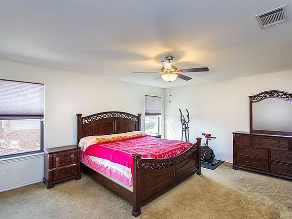 4th image of 1212 Hyde Park Dr