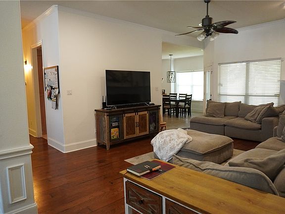 3rd image of 6205 Cromwell Ct