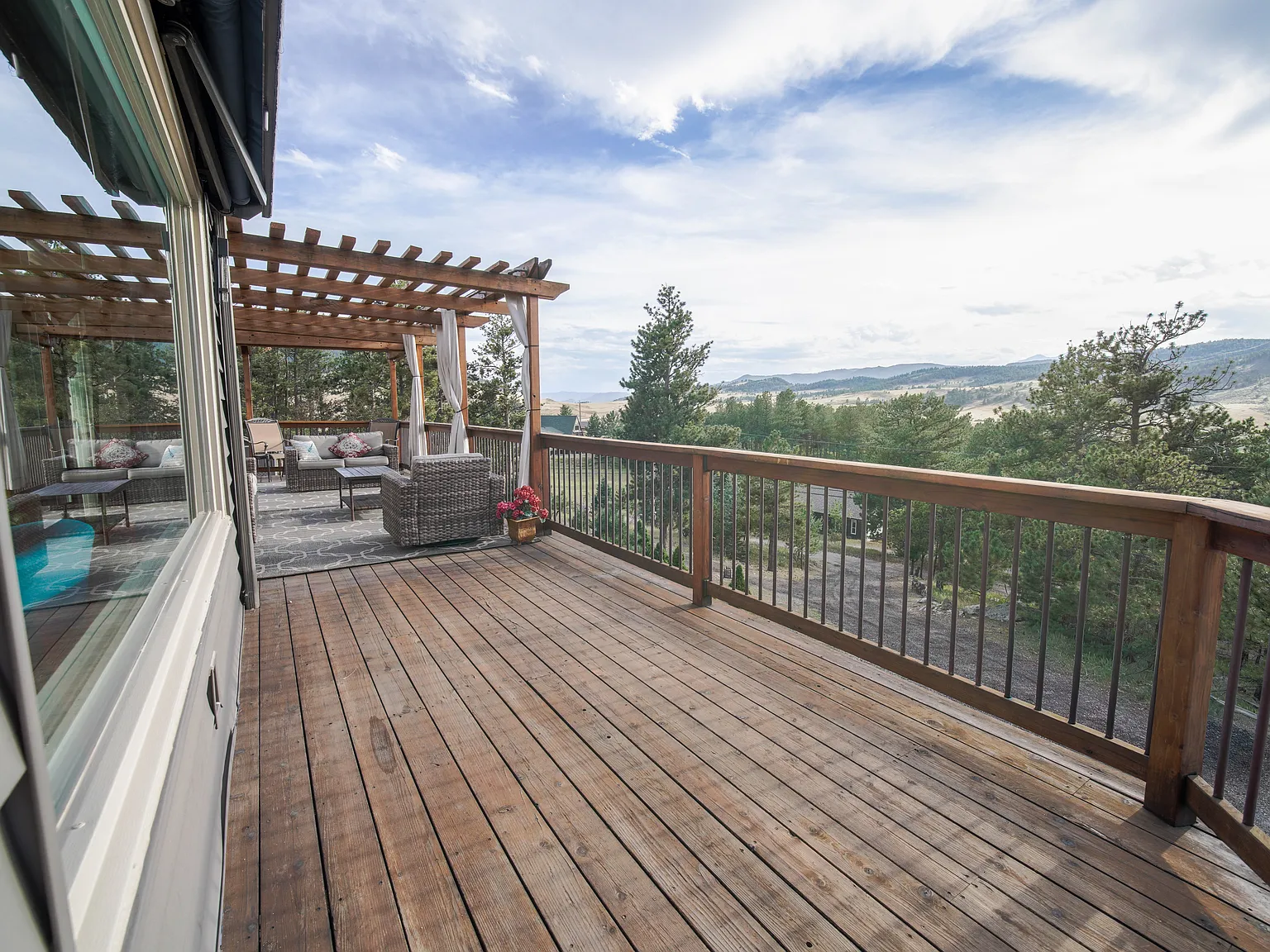 2 bed, 1984 sqft, $3,550 — Photo 2