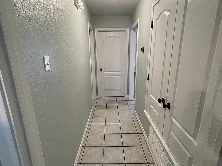 421 W Thomas St — Photo 32