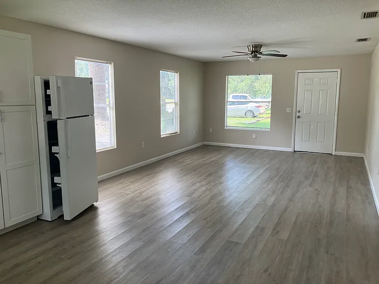 102-106 N Jasper St #110-A — Photo 7