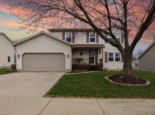 2810 Arrowhead Dr, Bloomington, IL