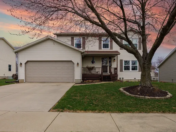 2810 Arrowhead Dr, Bloomington, IL 61704