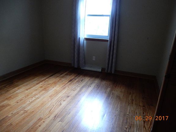 2nd image of 204 Green Acres Dr