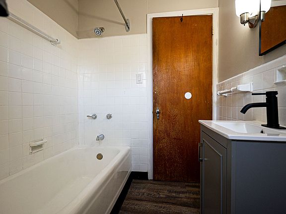 5th image of 1027 17th St NW APT 7